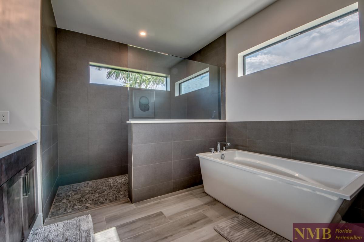 Ferienhaus-Chamo-Cape-Coral_40-Master Bathroom